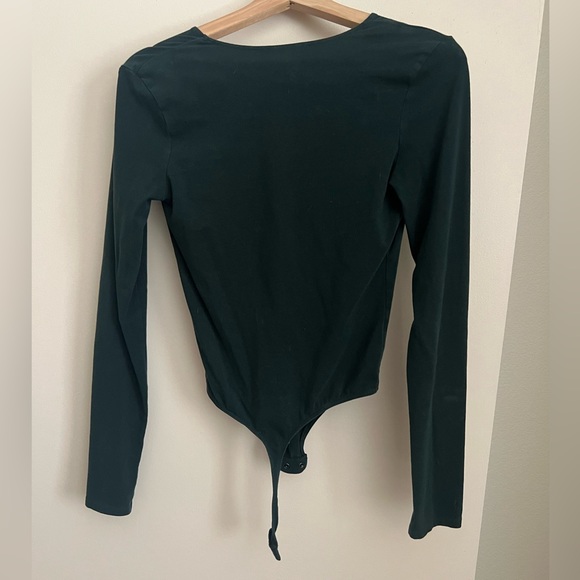 EXPRESS Low cut fitted bodysuit - Picture 3 of 3